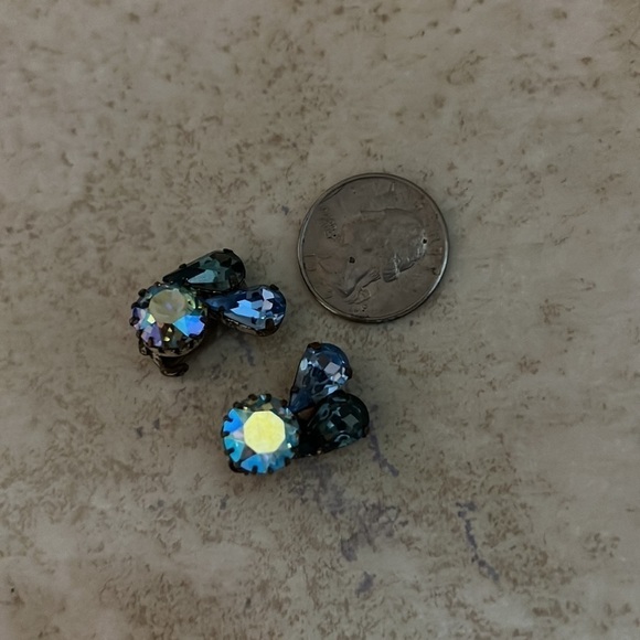 Vintage Aurora Borealis Rhinestone Clip On Earrings - Picture 6 of 6